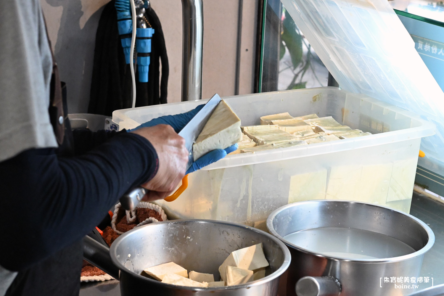 瑪吉臭豆腐|台北寧夏夜市美食.酥鬆不油.連外國人都驚豔的味道! @朱寶妮美食隨筆 瑪吉臭豆腐|台北寧夏夜市美食.酥鬆不油.連外國人都驚豔的味道! @朱寶妮美食隨筆