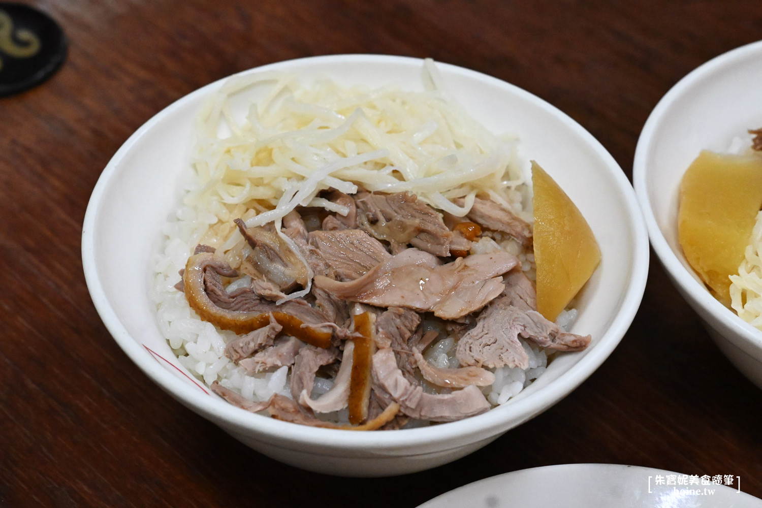 侯記鴨肉飯｜網友盛讚高雄最強鴨肉飯．米其林必比登也推薦 @朱寶妮美食隨筆
