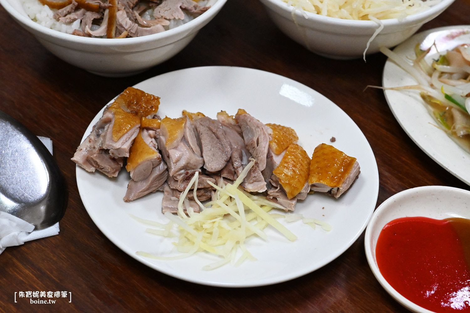 侯記鴨肉飯｜網友盛讚高雄最強鴨肉飯．米其林必比登也推薦 @朱寶妮美食隨筆