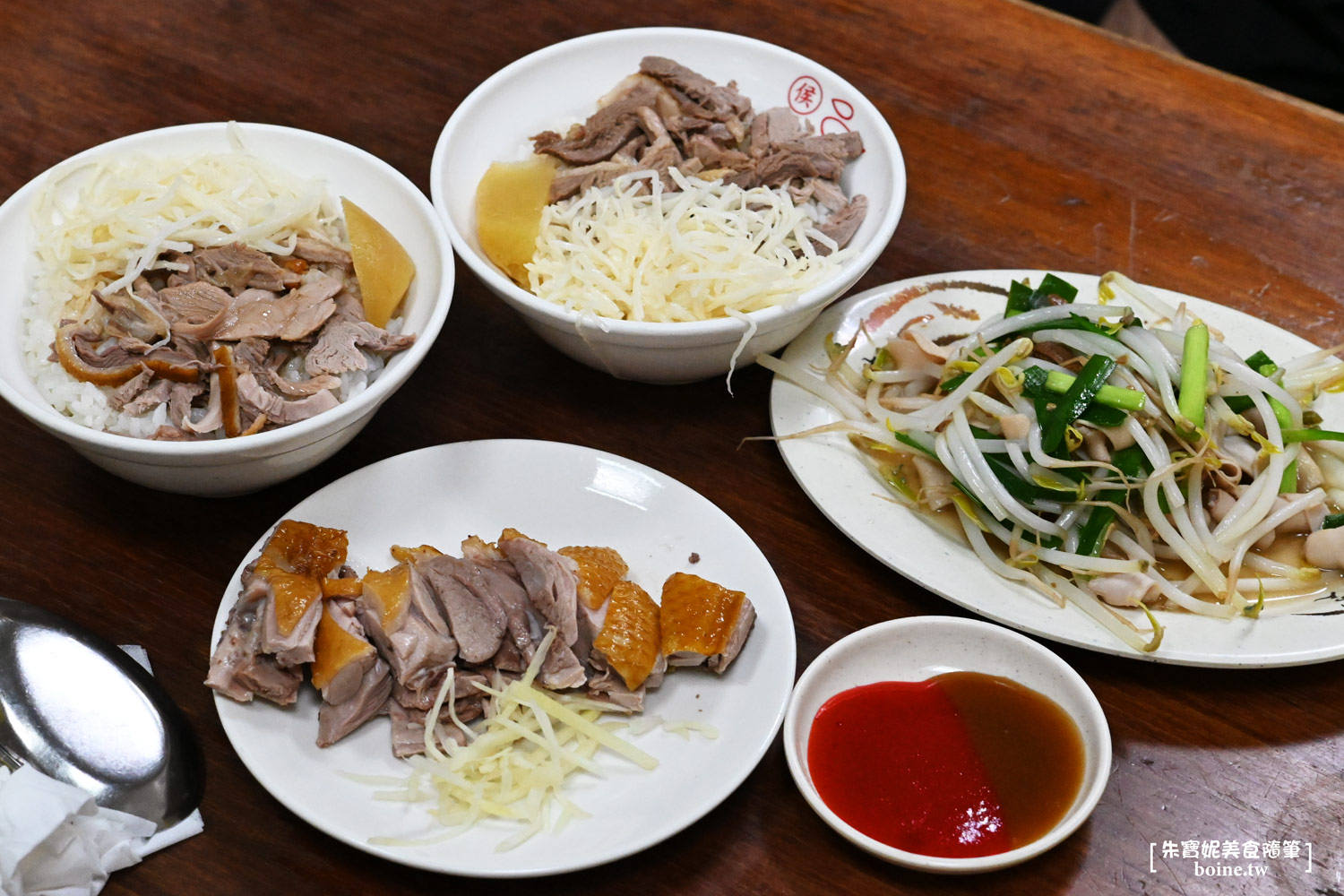 侯記鴨肉飯｜網友盛讚高雄最強鴨肉飯．米其林必比登也推薦 @朱寶妮美食隨筆