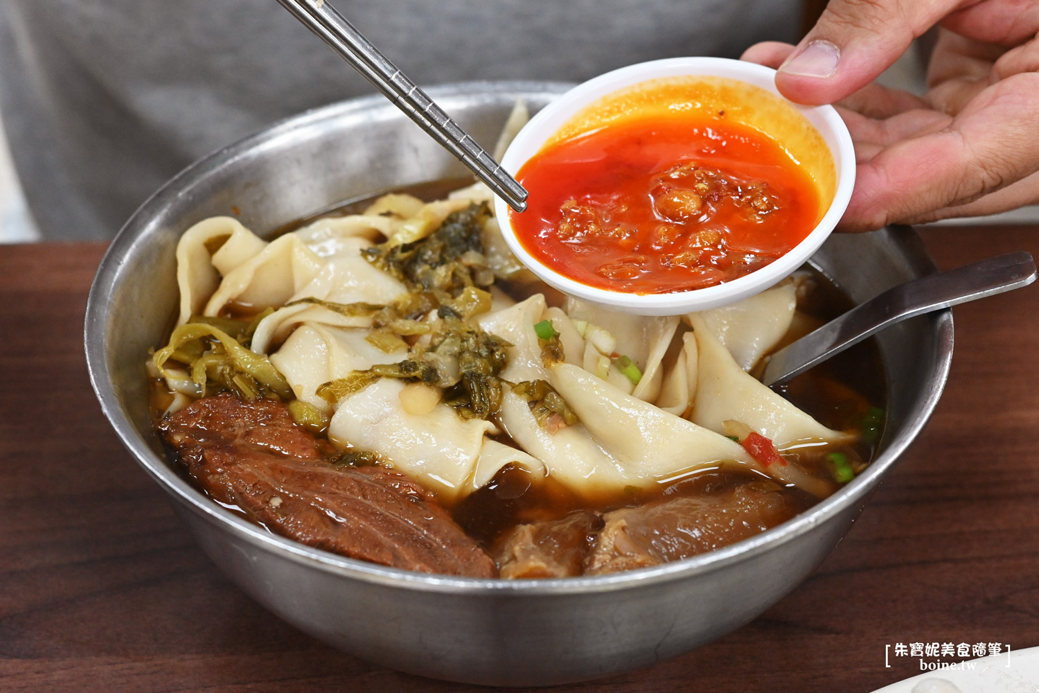 西門町美食｜老山東牛肉家常麵．77年三代老店．連年米其林必比登推薦 @朱寶妮美食隨筆