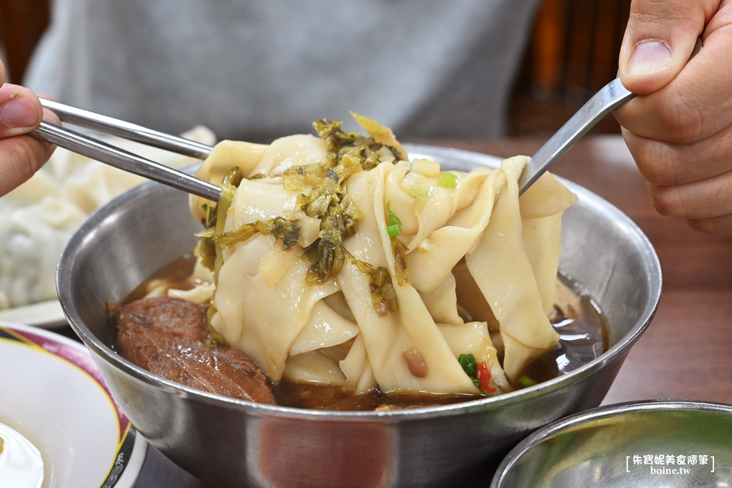 西門町美食｜老山東牛肉家常麵．77年三代老店．連年米其林必比登推薦 @朱寶妮美食隨筆