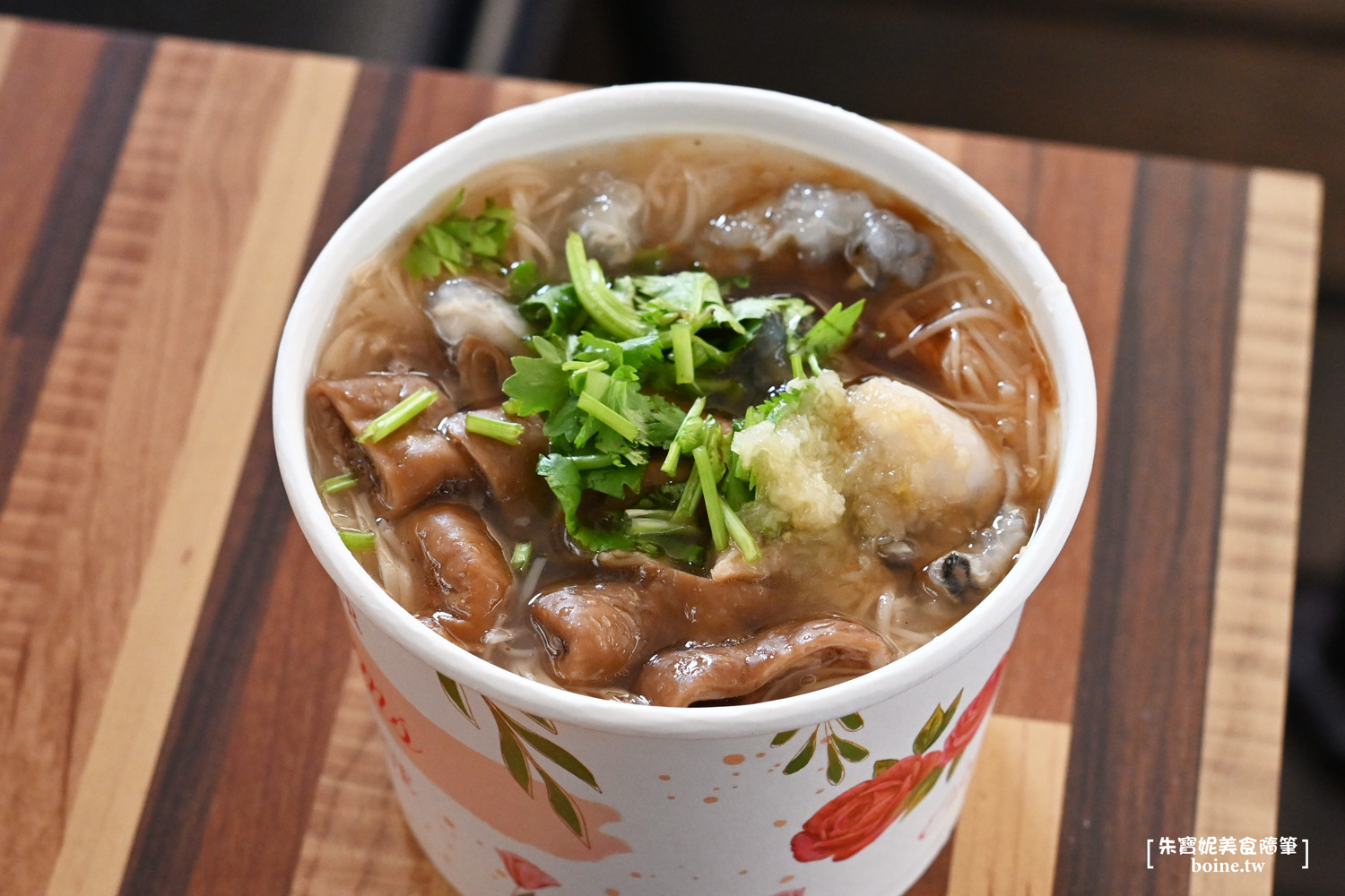 板橋美食｜深丘大腸蚵仔麵線．黑白大廚安成宰也朝聖的鐵皮屋美食 @朱寶妮美食隨筆