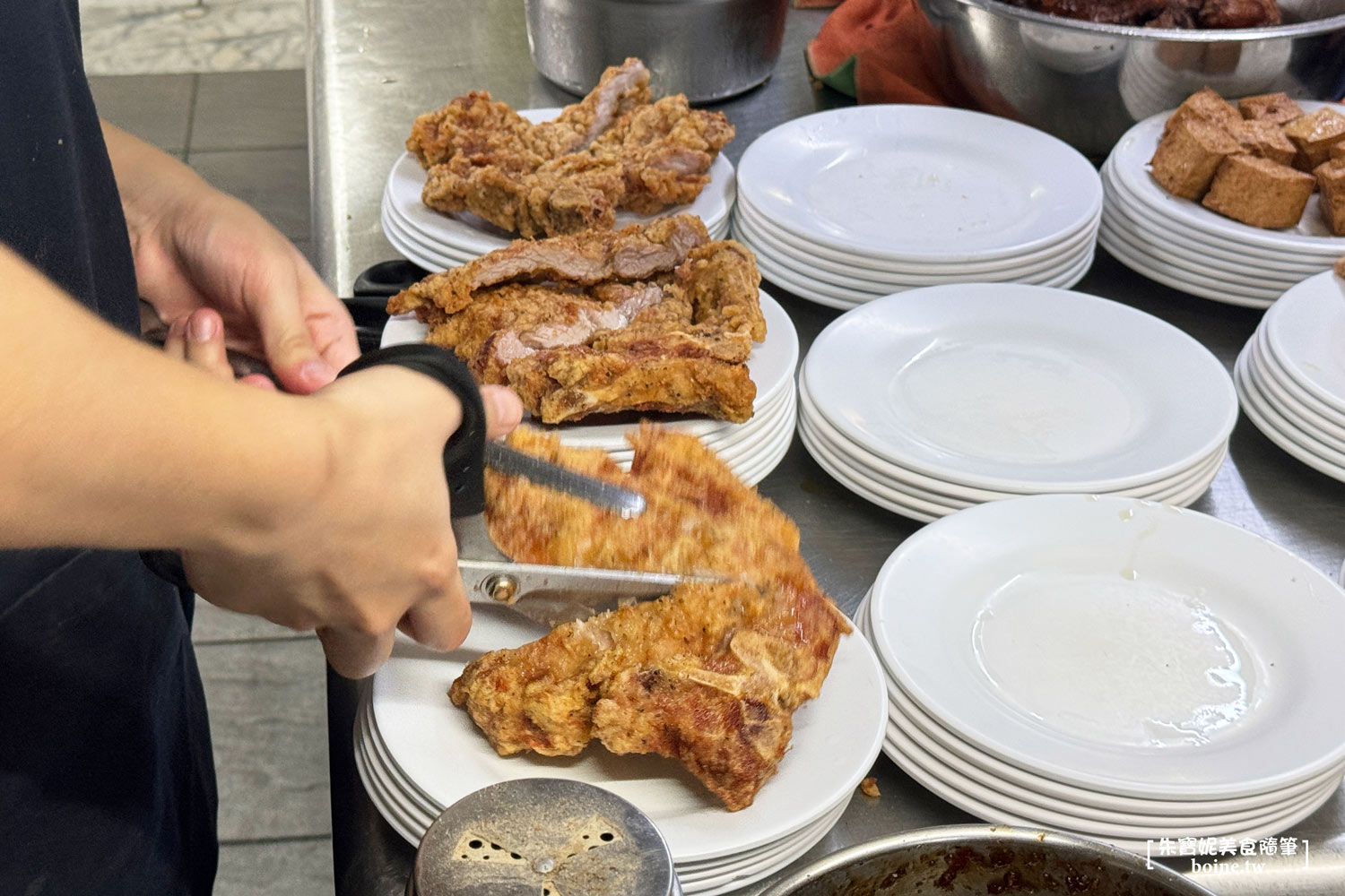 西門町美食｜金園排骨本店：傳承60年的厚實排骨，台北必吃推薦 @朱寶妮美食隨筆