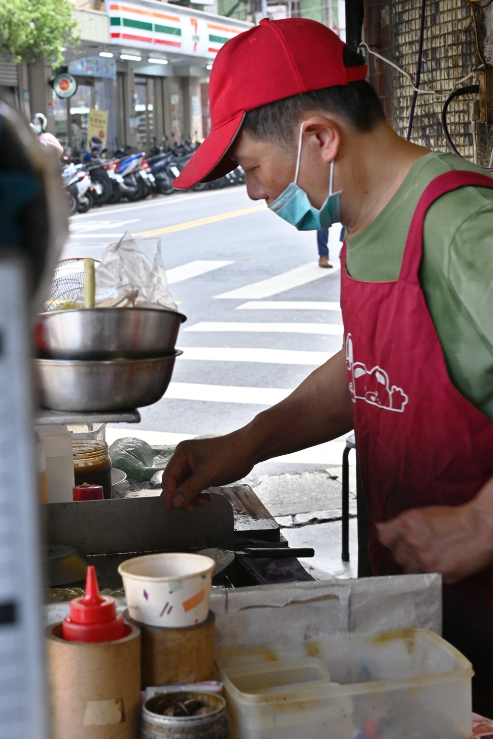 板橋美食｜吳鳳路傳統豆漿．超狂蛋餅鮭魚蘆筍都能包！在地排隊早餐 @朱寶妮美食隨筆