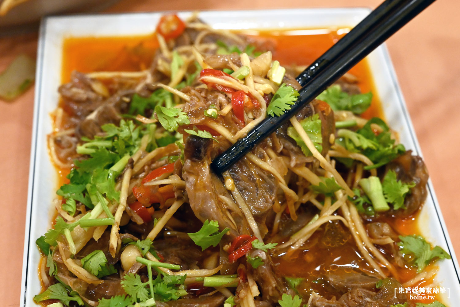 台北美食｜新東羊羊肉料理專賣店．兩公斤超巨大炒麵．根本月底救星 @朱寶妮美食隨筆