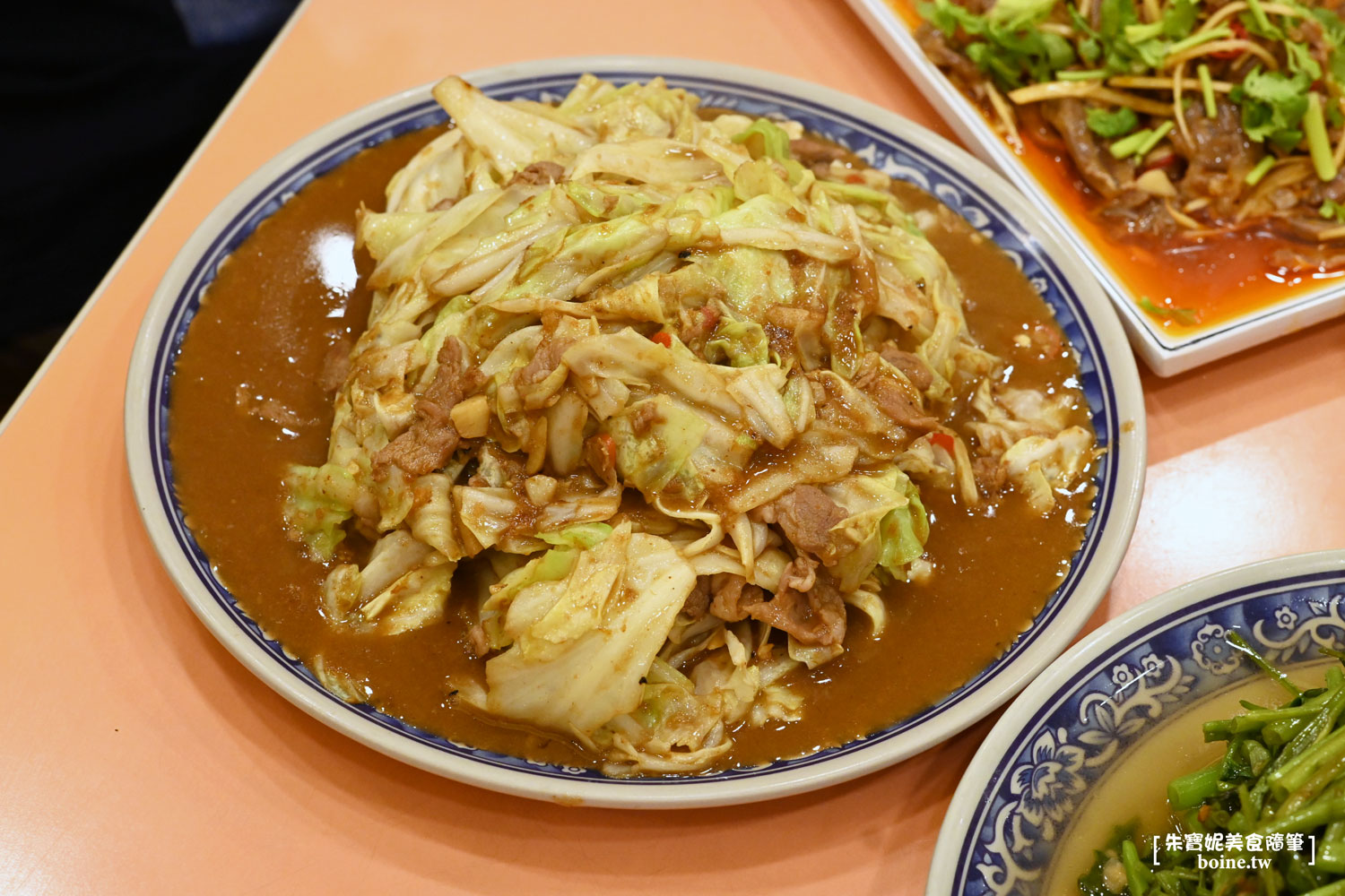 台北美食｜新東羊羊肉料理專賣店．兩公斤超巨大炒麵．根本月底救星 @朱寶妮美食隨筆