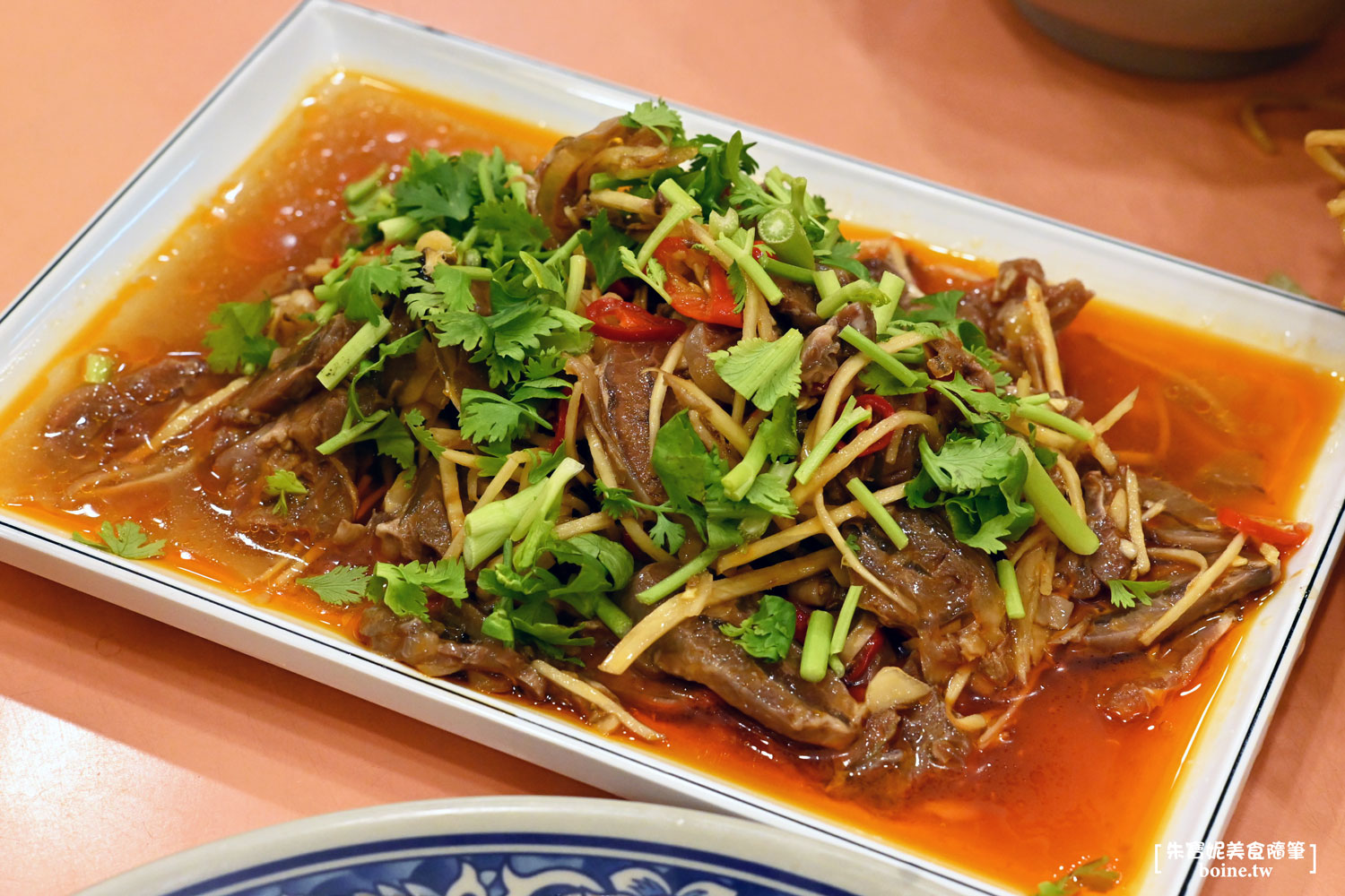 台北美食｜新東羊羊肉料理專賣店．兩公斤超巨大炒麵．根本月底救星 @朱寶妮美食隨筆