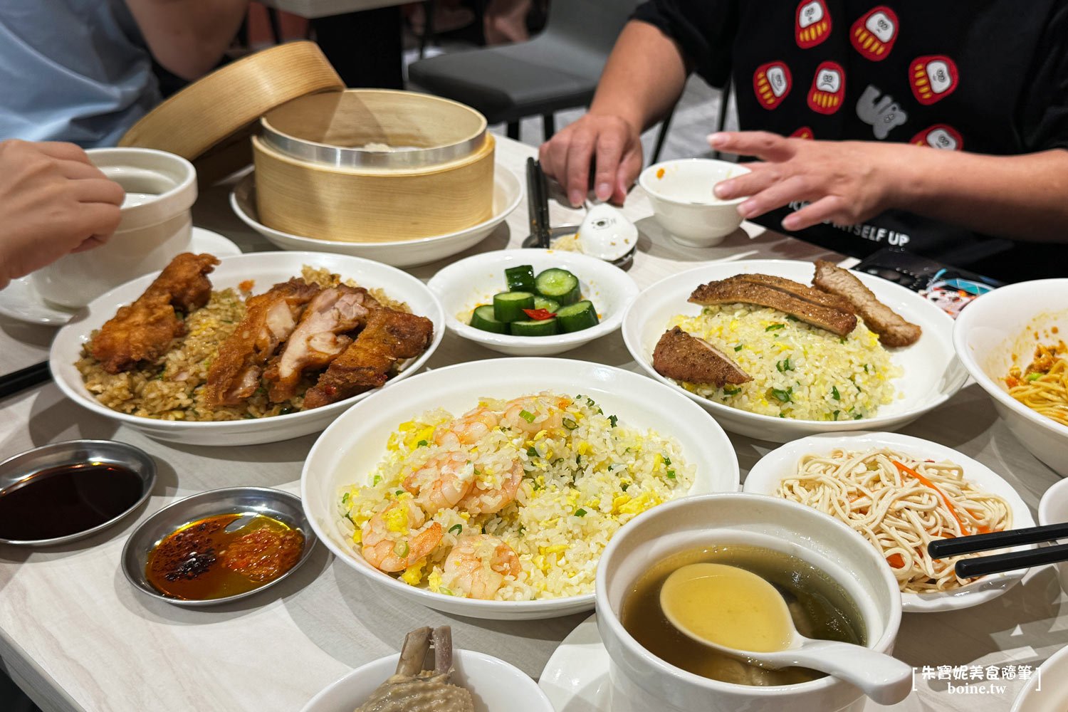 板橋美食|芯豐潮.不輸鼎泰豐的排骨蛋炒飯.在地人天天報到 @朱寶妮美食隨筆 板橋美食|芯豐潮.不輸鼎泰豐的排骨蛋炒飯.在地人天天報到 @朱寶妮美食隨筆