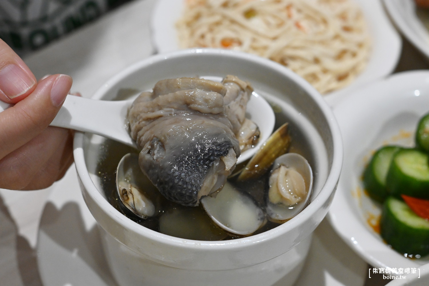 板橋美食｜芯豐潮．不輸鼎泰豐的排骨蛋炒飯．在地人天天報到 @朱寶妮美食隨筆