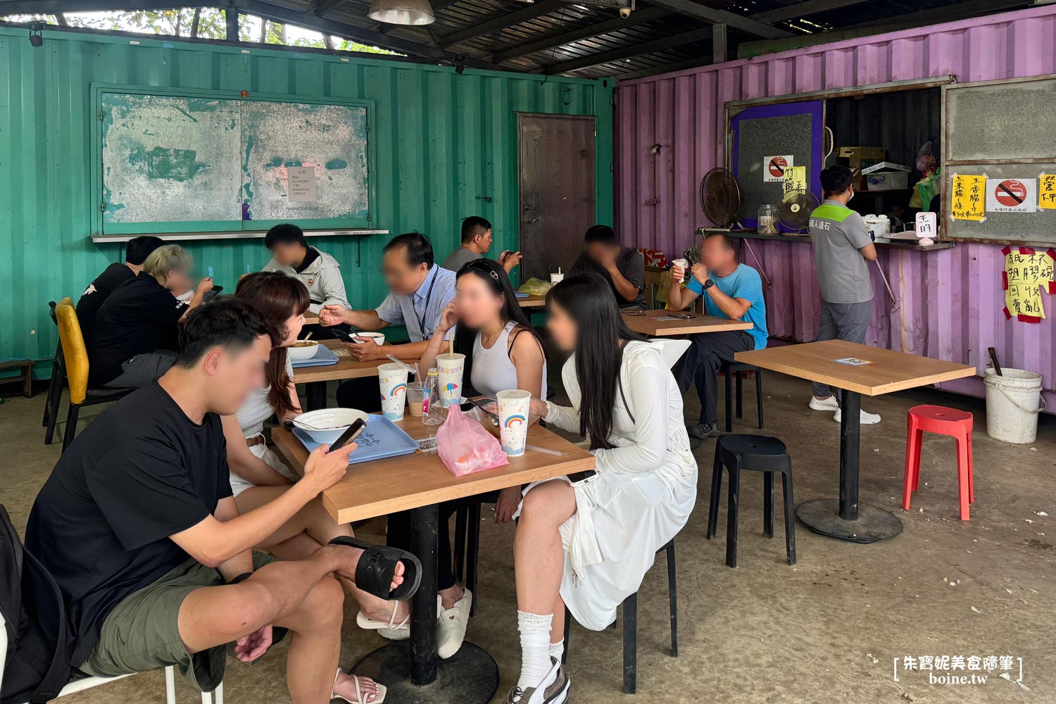 桃園龜山美食｜大樹下大腸包小腸．體育大學旁的人氣排隊碳烤香腸 @朱寶妮美食隨筆