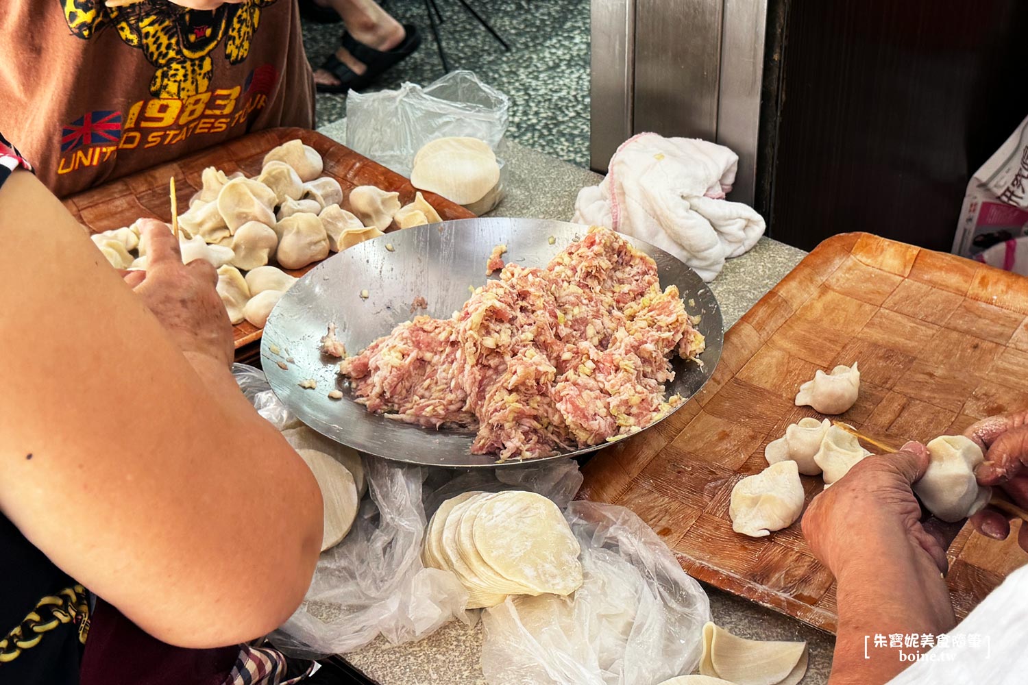 雙連美食｜三五水餃．台北必吃韭黃豬肉水餃．白天限定的多汁美味 @朱寶妮美食隨筆