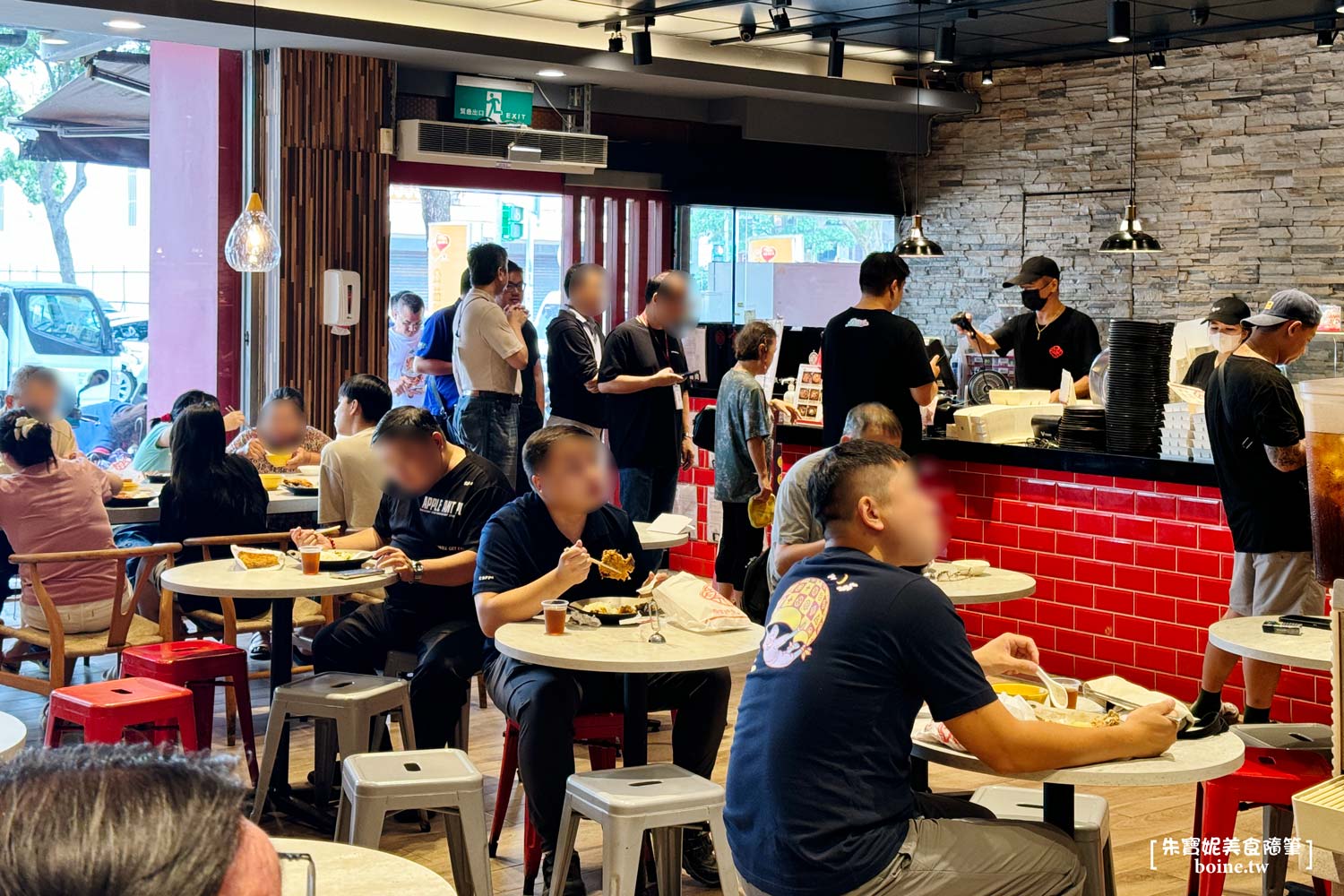 蔡家排骨｜林口便當扛霸子．比臉大雞排太驚人．在地排隊平價簡餐 @朱寶妮美食隨筆