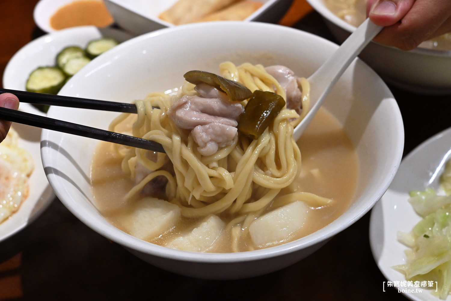 雞湯榮麵食館｜夜間限定的濃郁老火雞湯．中山國小站宵夜美食 @朱寶妮美食隨筆
