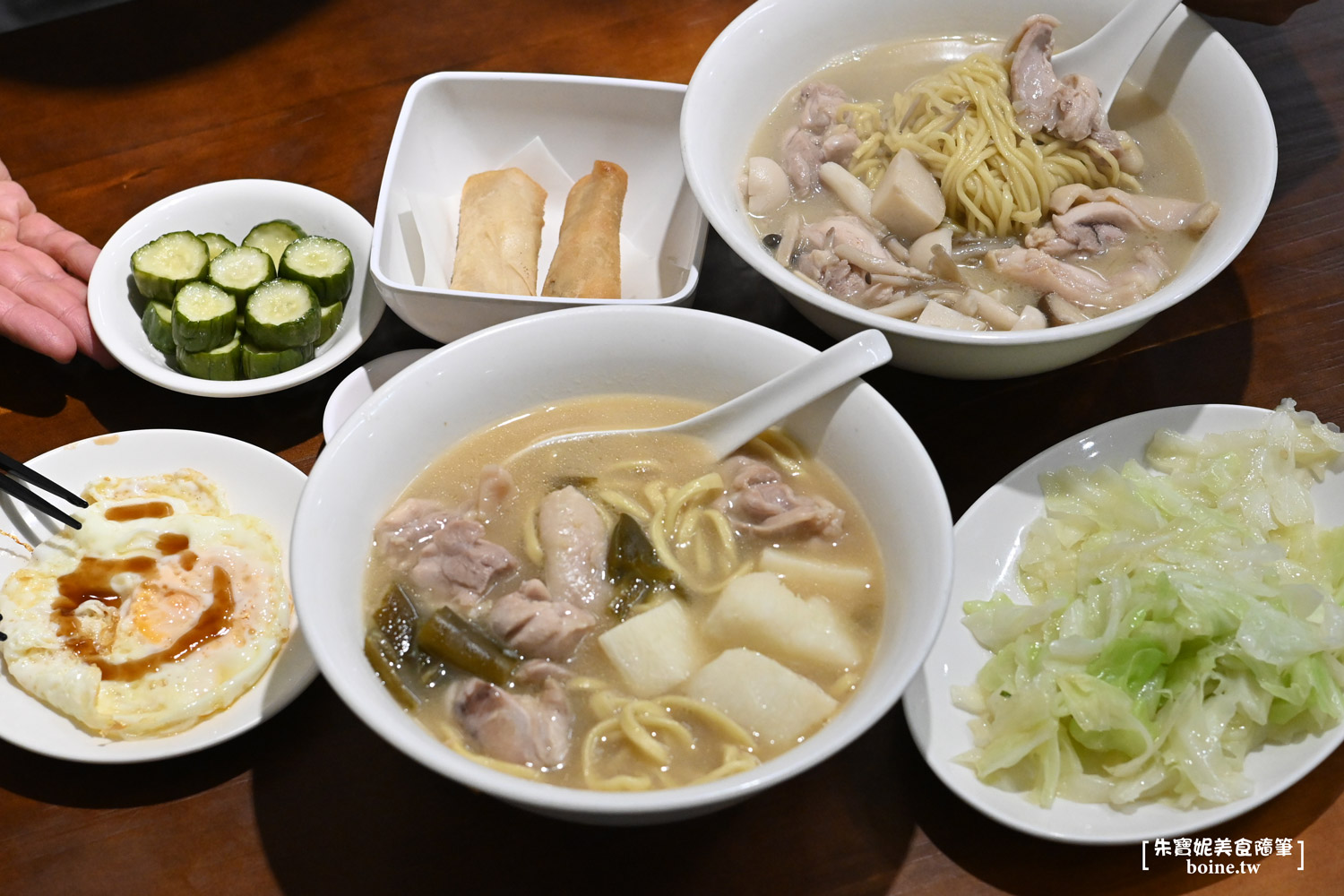 雞湯榮麵食館｜夜間限定的濃郁老火雞湯．中山國小站宵夜美食 @朱寶妮美食隨筆