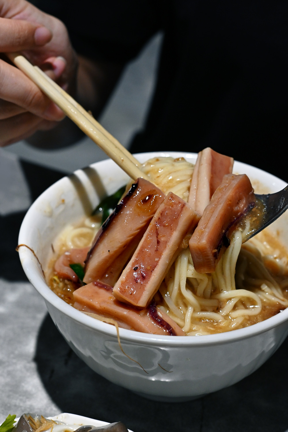 永富魚丸｜西門町美食推薦．經典台北老字號，爆汁現煮福州魚丸真香 @朱寶妮美食隨筆