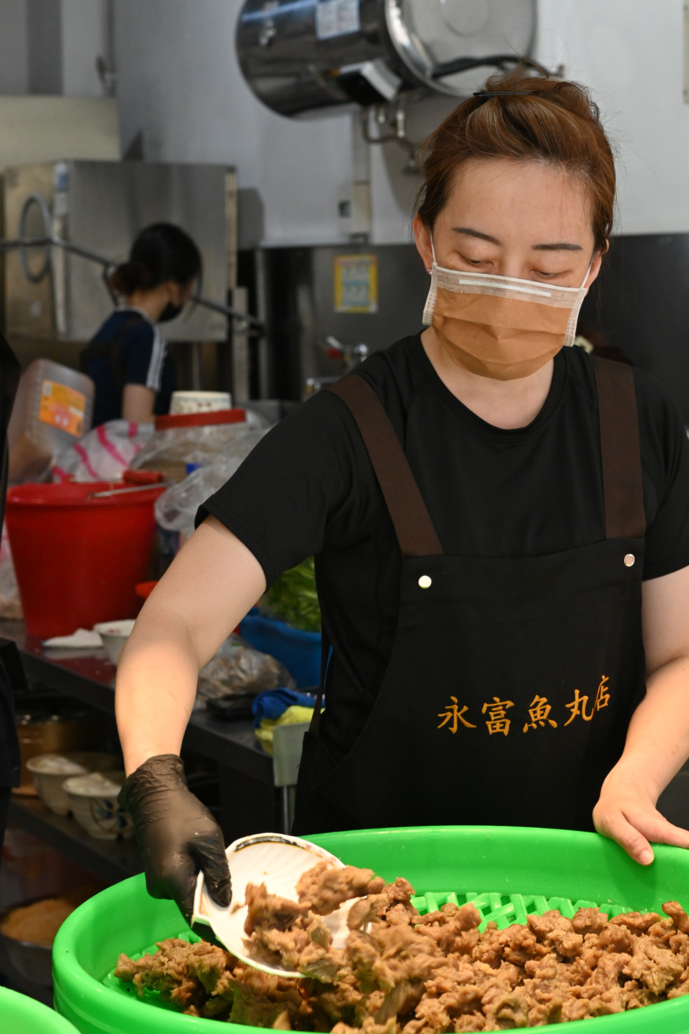 永富魚丸｜西門町美食推薦．經典台北老字號，爆汁現煮福州魚丸真香 @朱寶妮美食隨筆