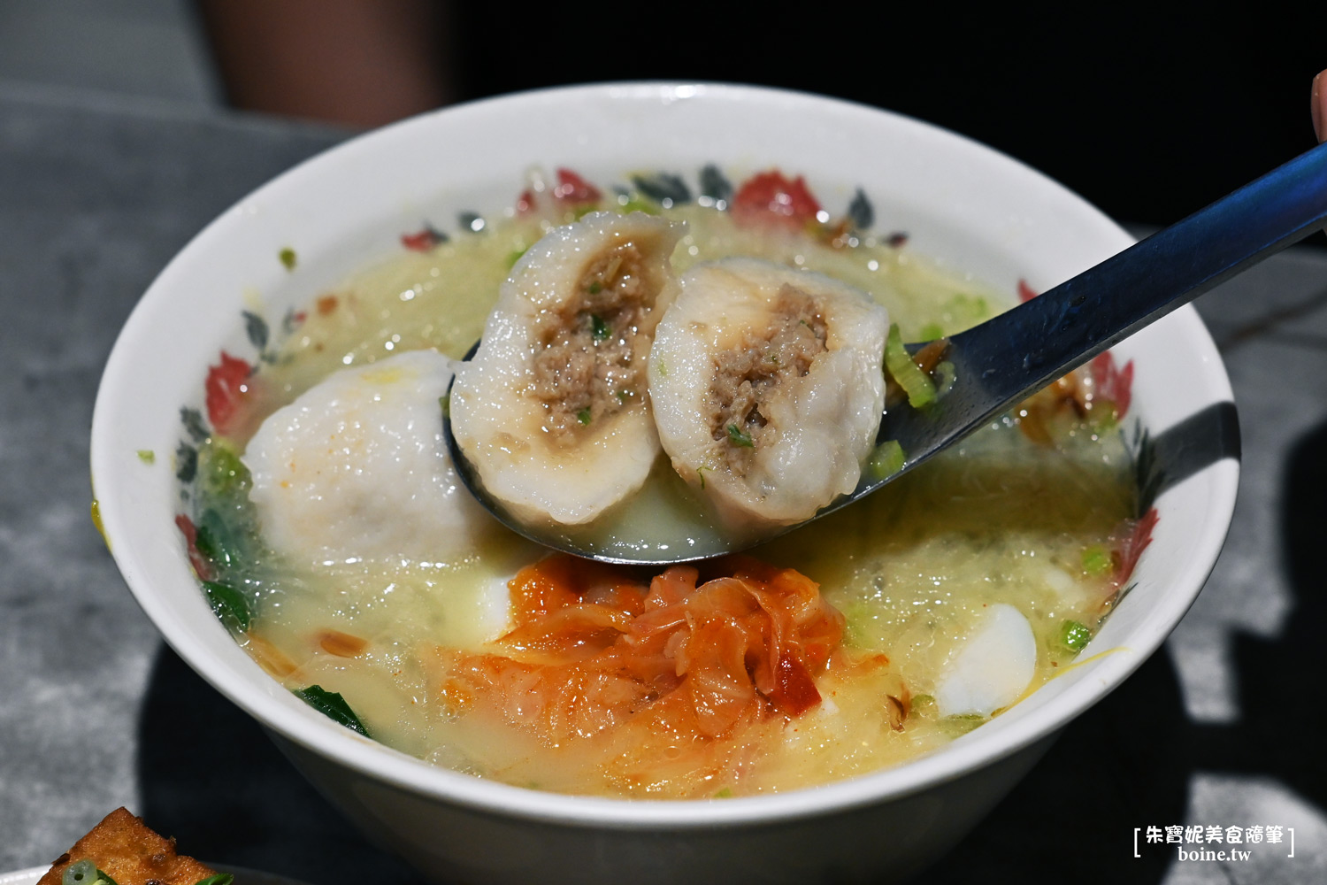 永富魚丸｜西門町美食推薦．經典台北老字號，爆汁現煮福州魚丸真香 @朱寶妮美食隨筆
