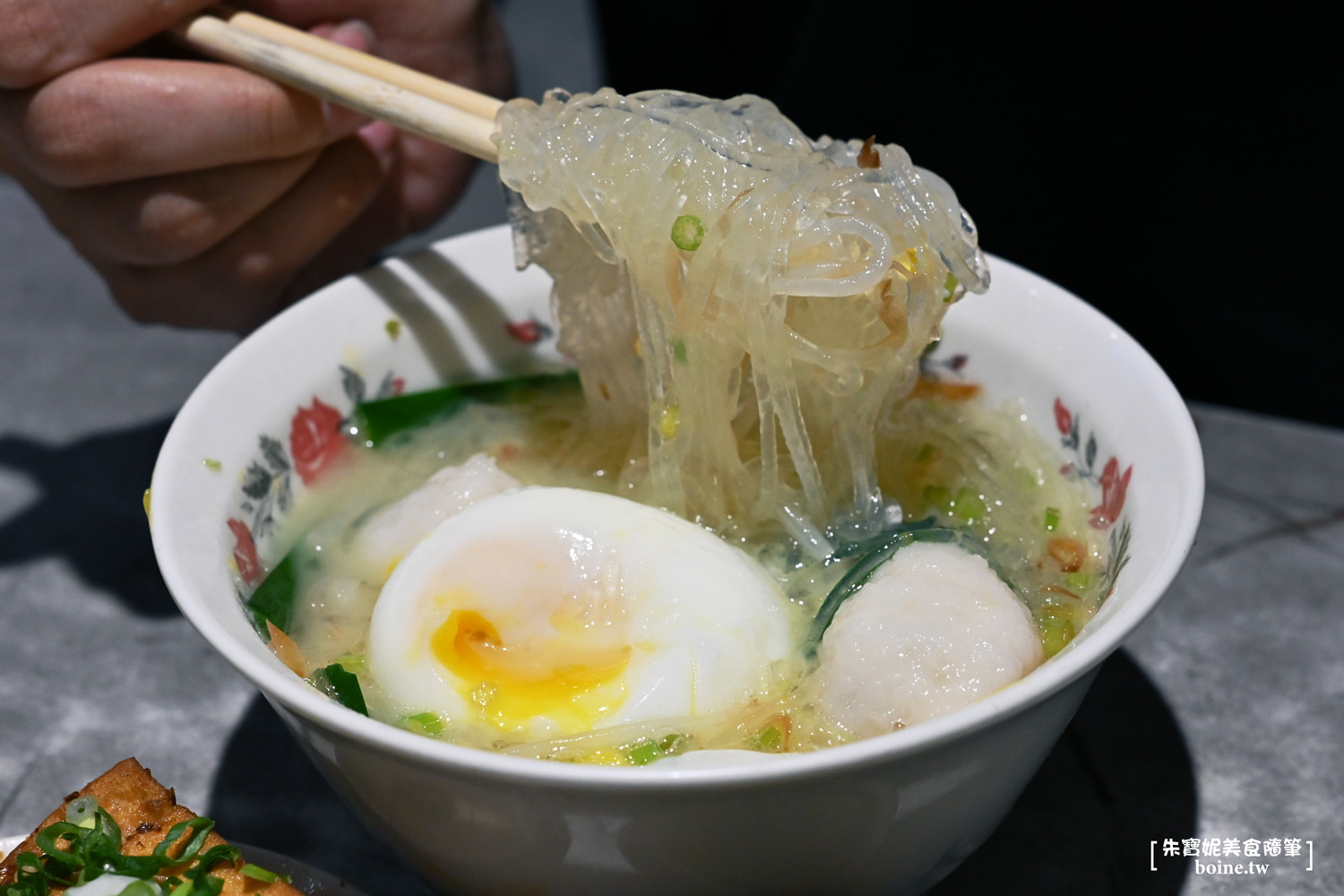永富魚丸｜西門町美食推薦．經典台北老字號，爆汁現煮福州魚丸真香 @朱寶妮美食隨筆