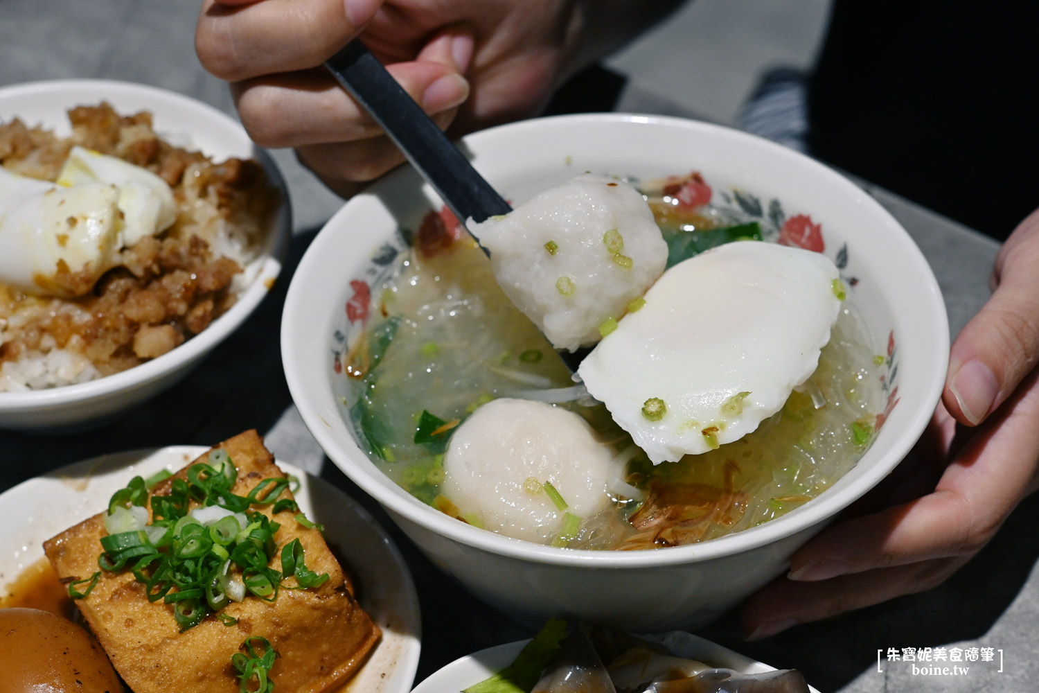 永富魚丸｜西門町美食推薦．經典台北老字號，爆汁現煮福州魚丸真香 @朱寶妮美食隨筆