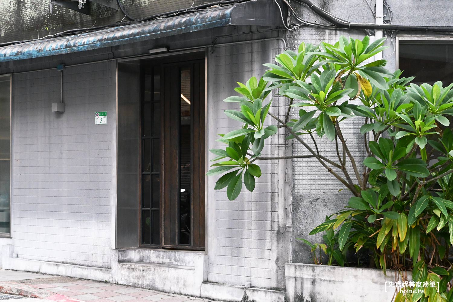 noon.taipei｜隱身大安區的極簡咖啡廳．瑞安街靜巷內的午後時光 @朱寶妮美食隨筆