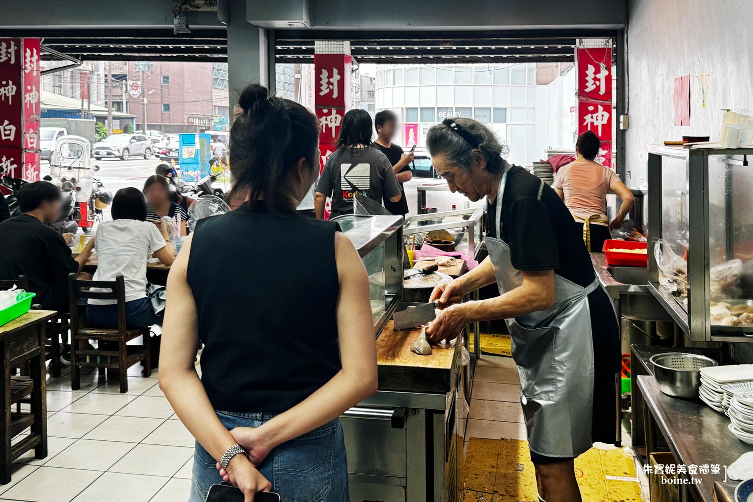 封神白斬雞｜開店半小時就賣完．基隆最強粉肝黑白切．七堵在地美食 @朱寶妮美食隨筆