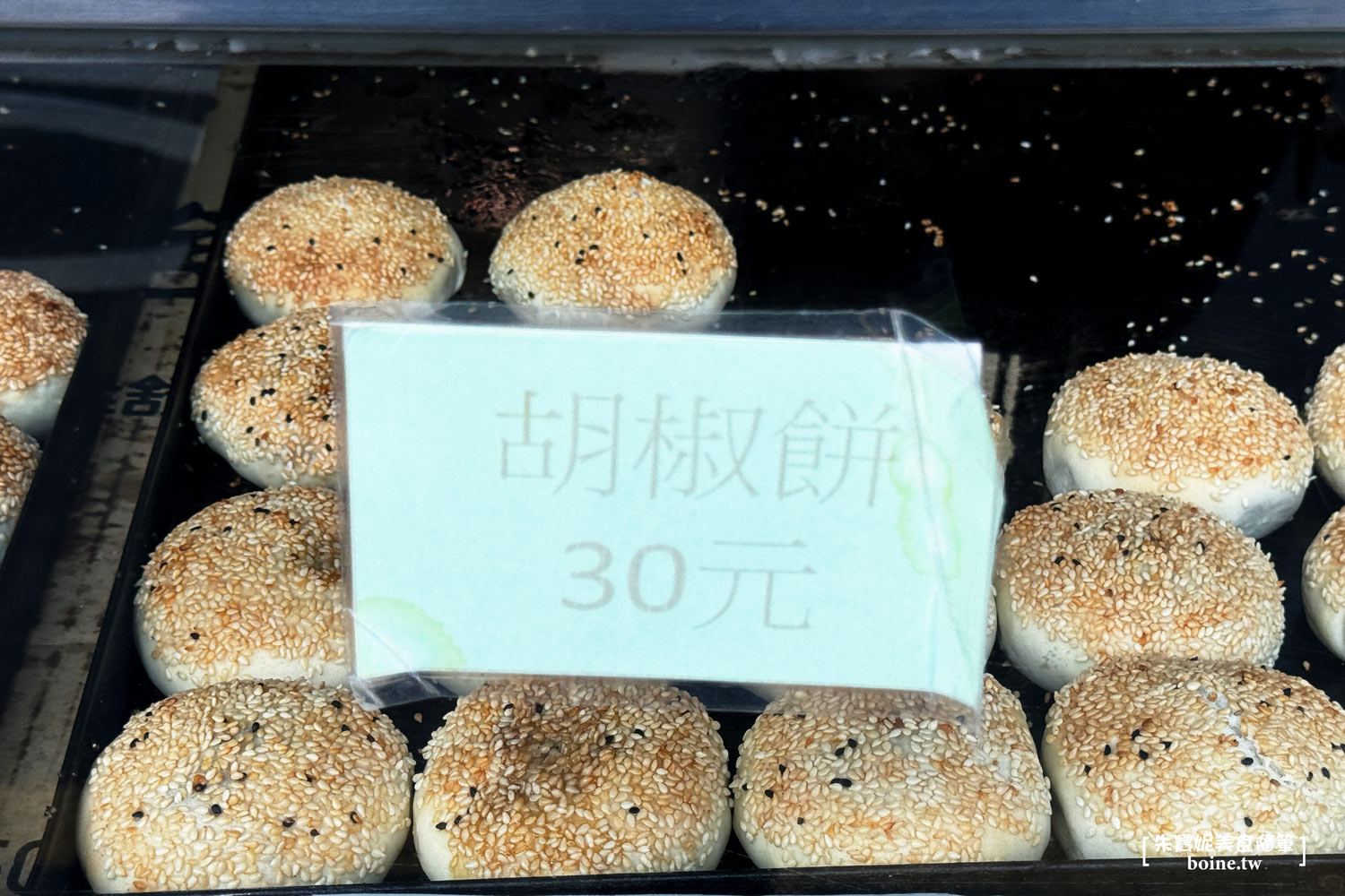 永和美食｜永和老曾碳烤燒餅．蔥燒餅出爐就秒殺．巷子裡的排隊美食 @朱寶妮美食隨筆
