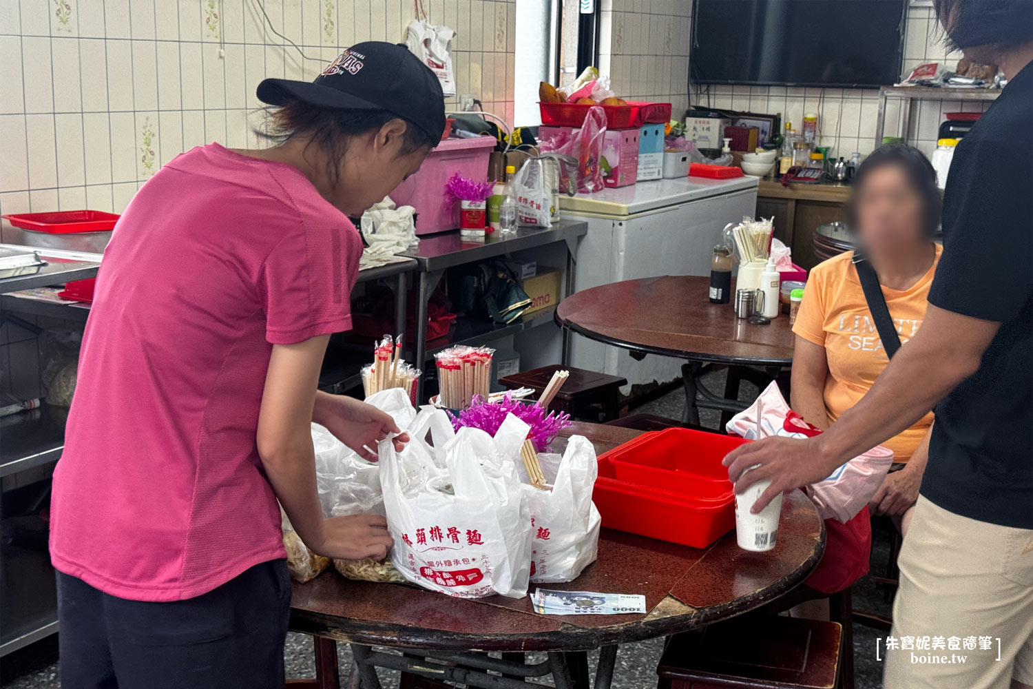 新北美食｜橋頭排骨麵．四腳亭旁的40年老店．瑞芳人都吃這間 @朱寶妮美食隨筆