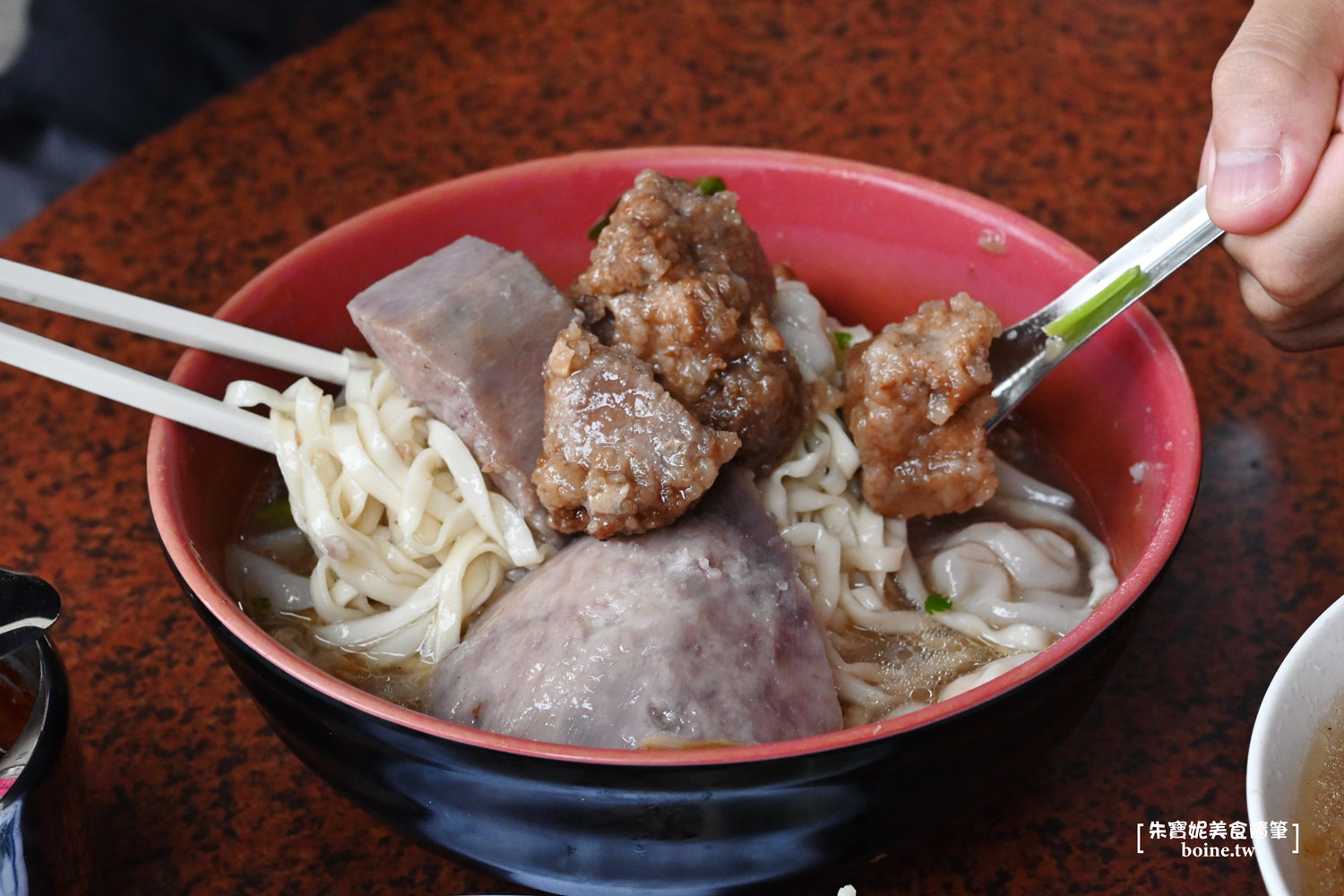 新北美食｜橋頭排骨麵．四腳亭旁的40年老店．瑞芳人都吃這間 @朱寶妮美食隨筆