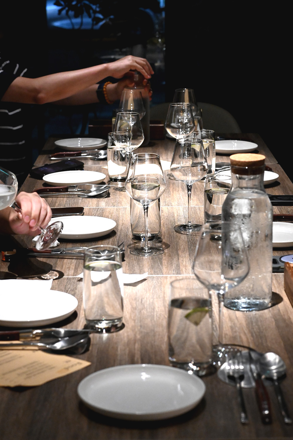 鯡魚工作室｜內湖人氣餐酒館．必吃炭烤扇子肉．開業兩年依舊天天客滿 @朱寶妮美食隨筆