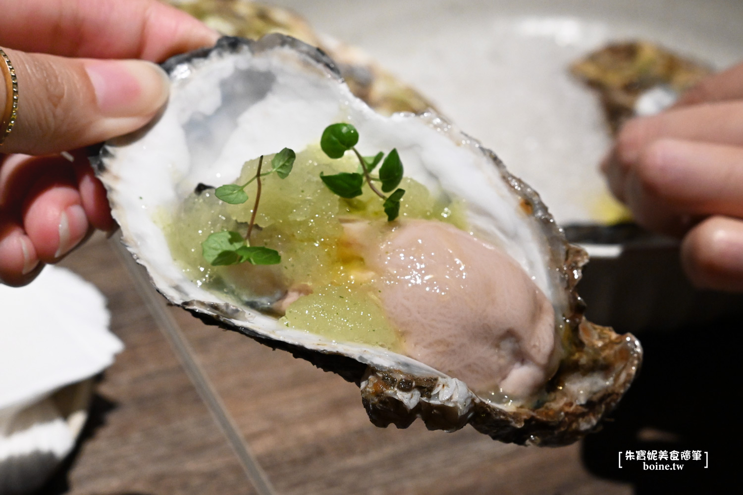 鯡魚工作室｜內湖人氣餐酒館．必吃炭烤扇子肉．開業兩年依舊天天客滿 @朱寶妮美食隨筆
